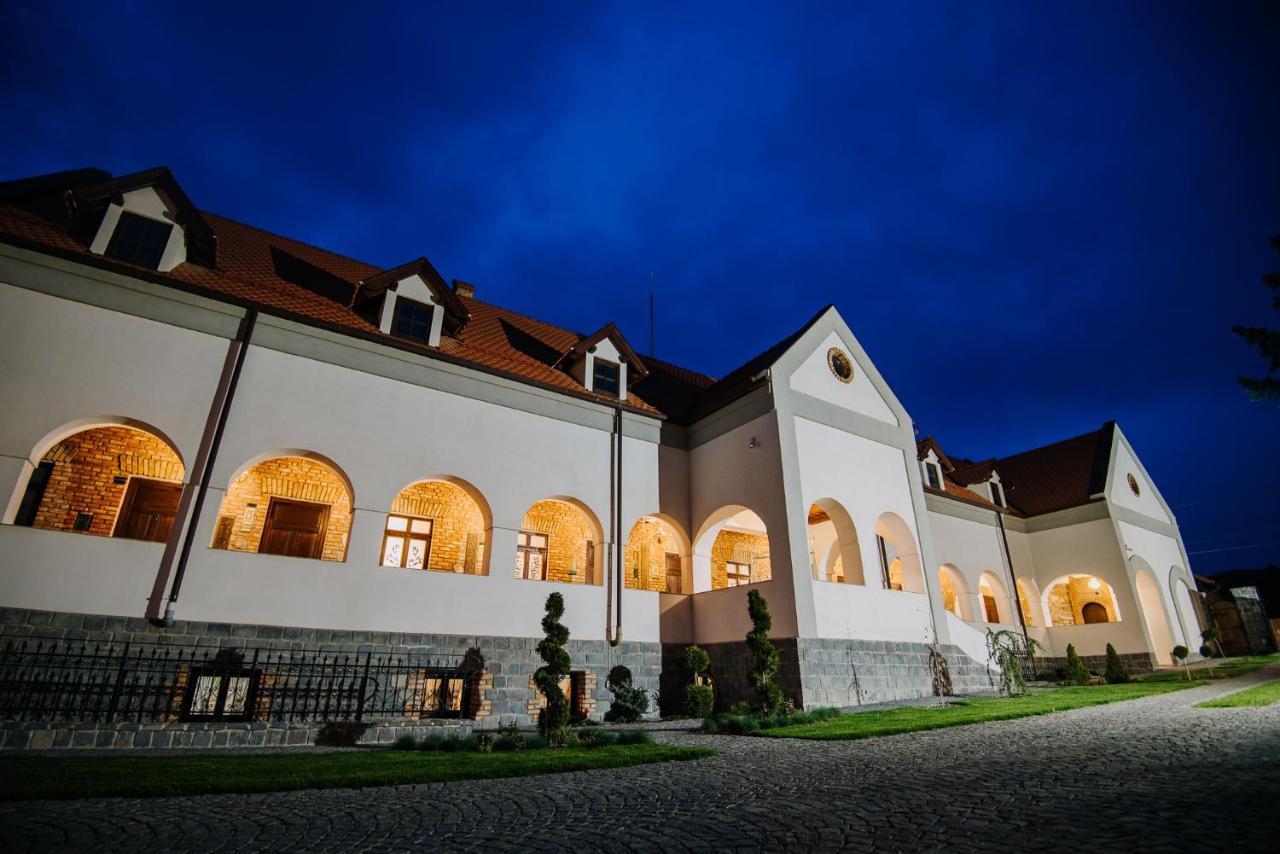 Molnos Kuria Pension Corund  Exterior foto